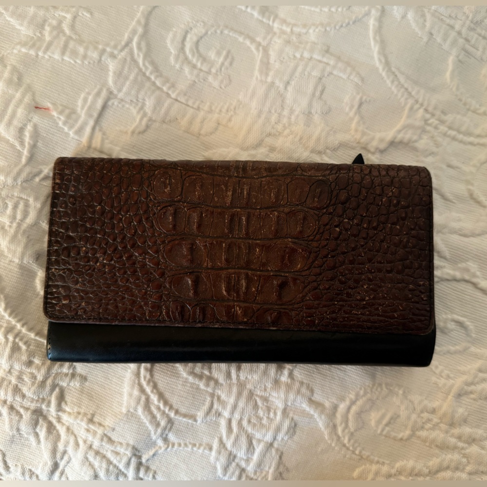 Brahmin wallet